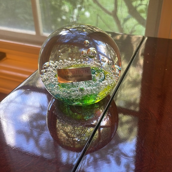 Stunning Evolution by Waterford Cosmic Waters signed paperweight, mouth-blown - Picture 3 of 11